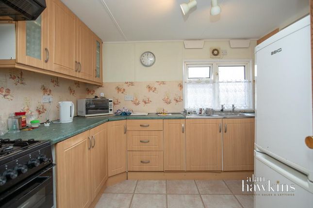 39 Orchard Park, Rope Yard, Royal Wootton Bassett photo 4