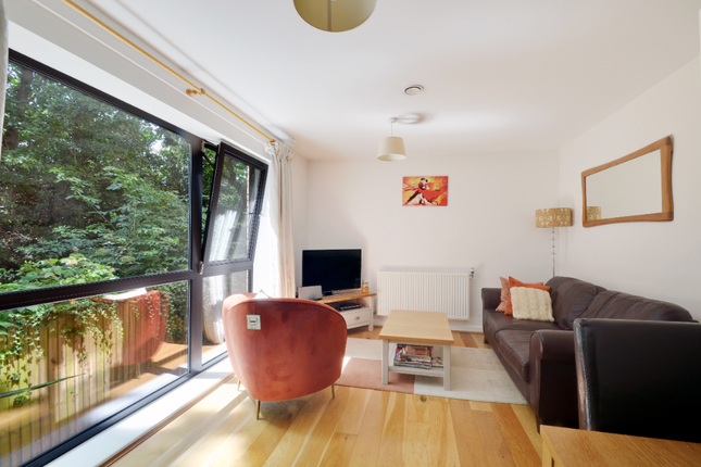 Lounge Area_Pic_1.Jpg