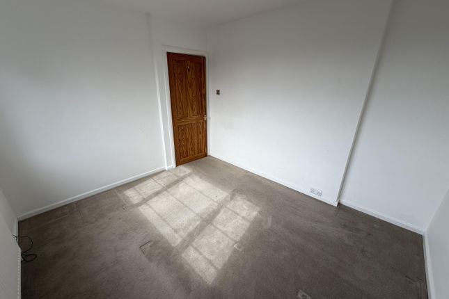 25, Garden Close, Ruislip photo 5