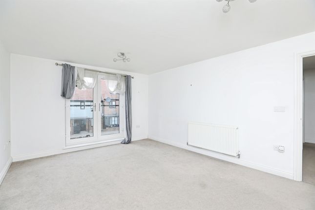 Flat 2, 37, Derby Drive, West Malling photo 2