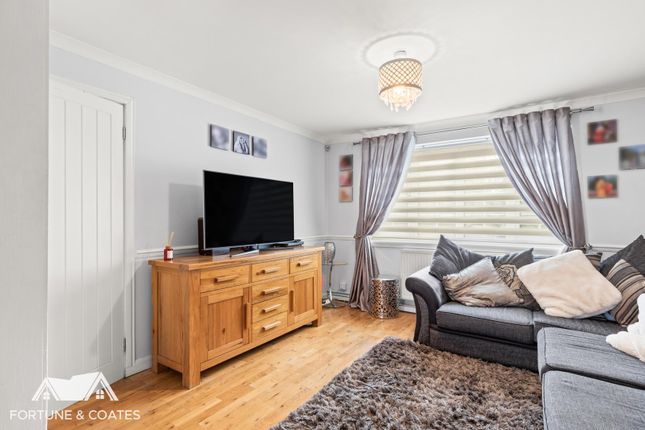 2, Sakins Croft, Harlow photo 3