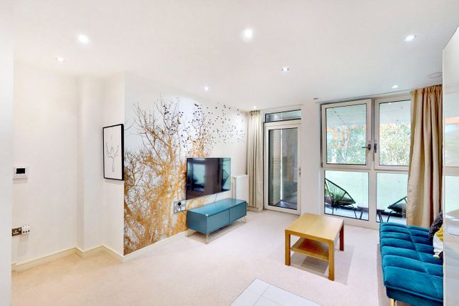 Thumbnail Flat for sale in Cable Walk, Greenwich, London