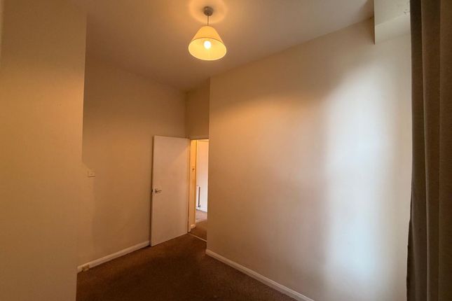 Flat 5, 1205 London Road, London photo 2