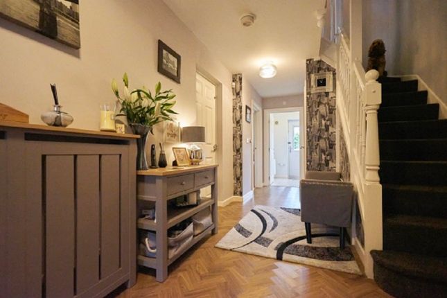 27, Ragstone Close, Walsall photo 3