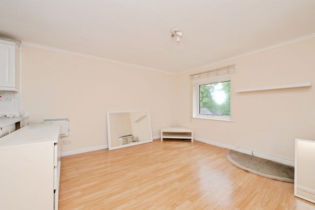 2, Pauls Court, Pauls Lane, Hoddesdon photo 2