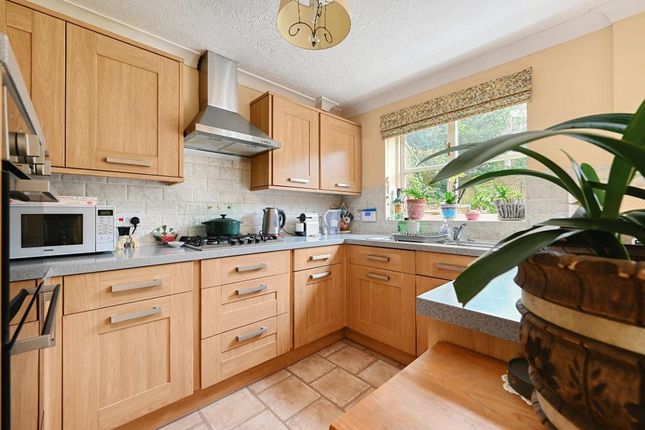 48, Joyce Close, Cranbrook photo 3