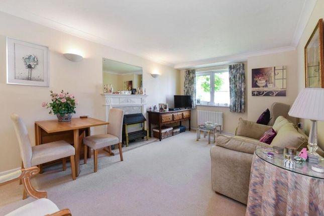 Flat 11 St. Elizabeths Court, Mayfield Avenue, Whetstone, London, N12 9HZ photo 4