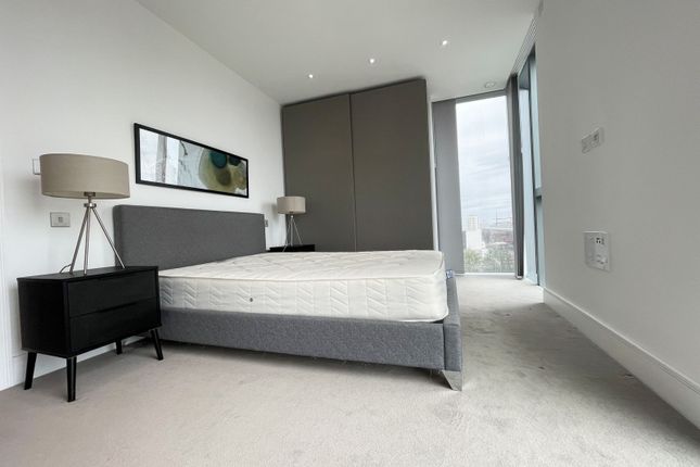 Flat to rent in Carrara Tower, 1 Bollinder Place, London
