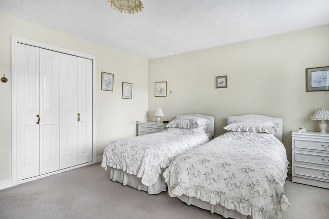 Flat for sale in Kings End, Bicester