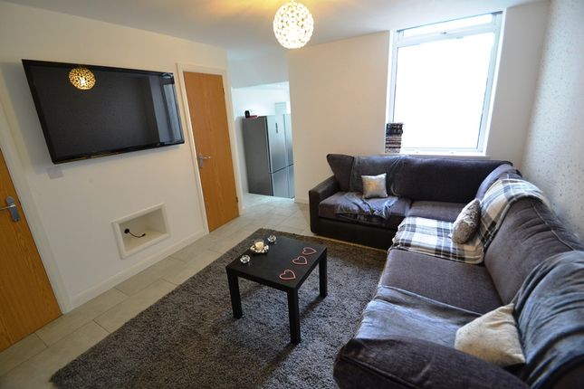 6-bed terraced on 16, Darran Street, Cardiff, £3,330/mo