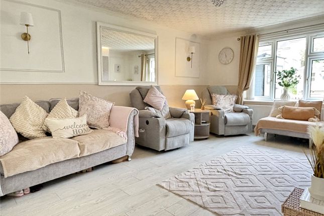 33, Littlemoor Lane, Greater Manchester photo 4