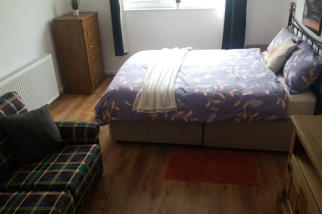 Thumbnail Room to rent in Butts Road, Walsall