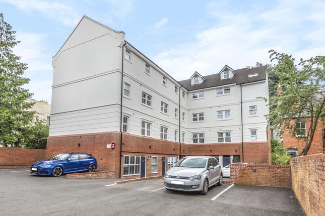 Flat for sale in Banbury, Oxfordshire