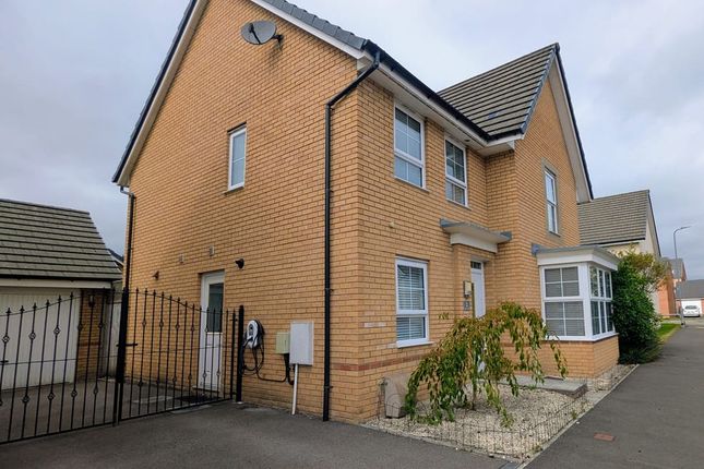 2 Hedgehog Road, Rogerstone, Newport photo 2