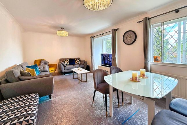 34, Newton Court, Windsor photo 3