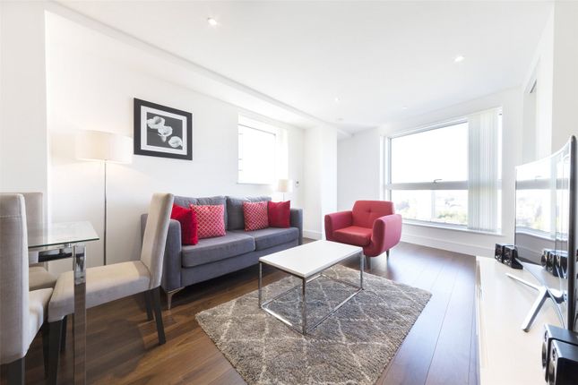 Flat to rent in Talisman Tower, 6 Lincoln Plaza, Canary Wharf, London