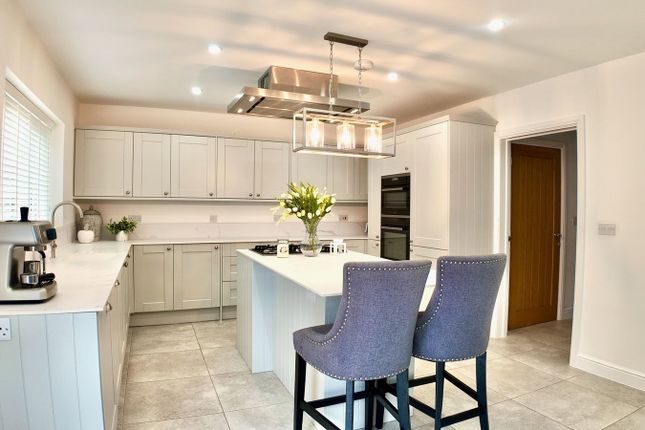 15, Glan-yr-Afon Lane, Blackwood photo 2