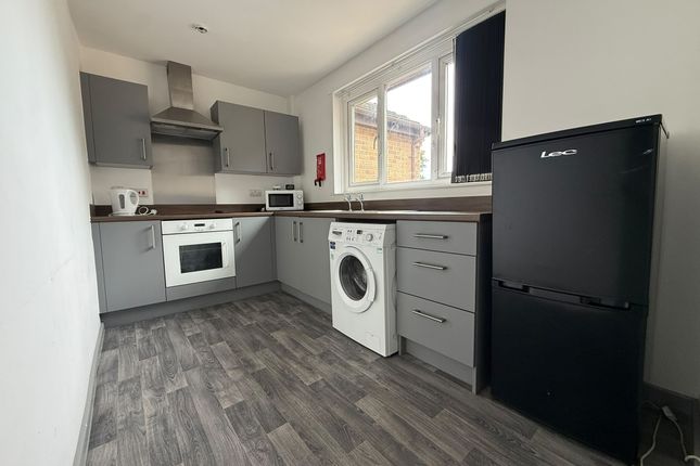 Flat 7, Cecil Court, Cecil Avenue, BRADFORD photo 3