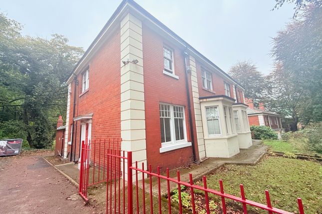 6-bed house on Durham, £3,900/mo
