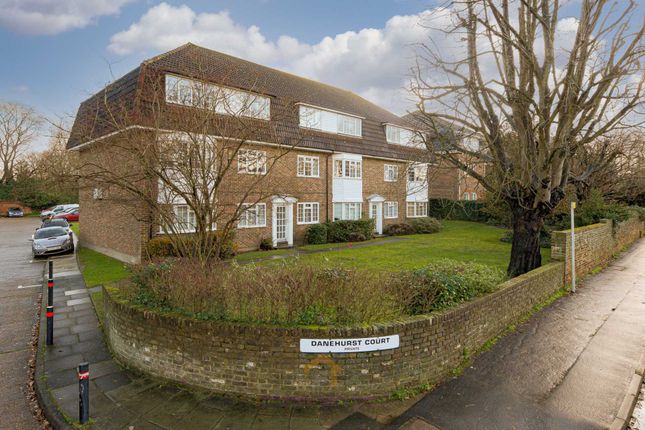 Flat to rent in Danehurst Court, Epsom