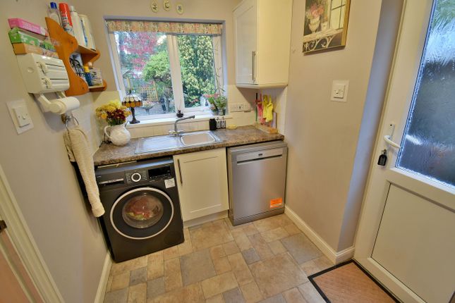 Lynwood Close, Ferndown photo 4
