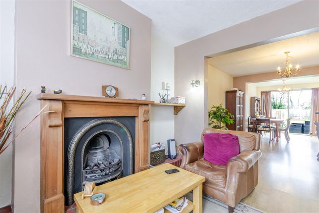 88, East Towers, Pinner photo 3