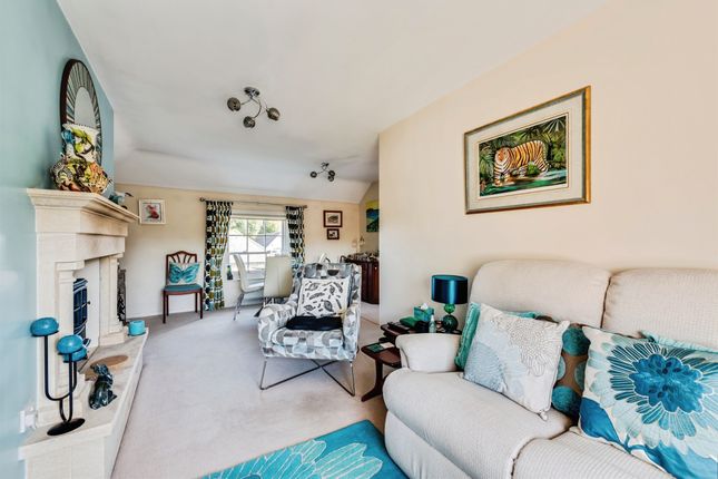 Flat 5, Thornberry, Market Square, Bampton photo 3