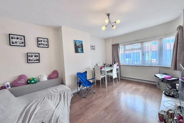 16, Nestles Avenue, Hayes photo 4