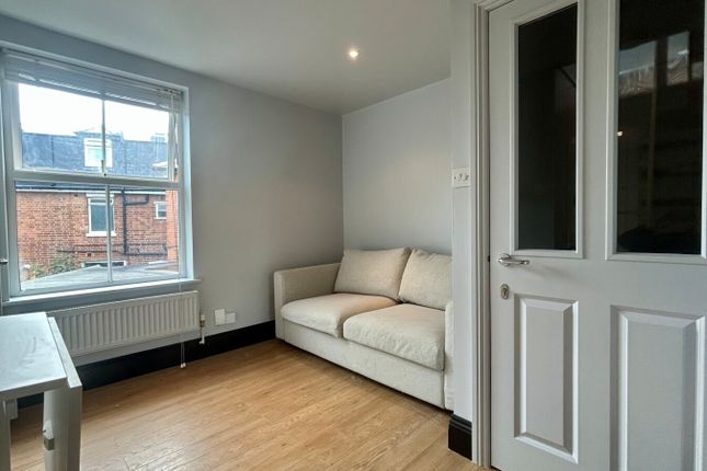 Flat 2,, 5 Carnarvon Road, Reading photo 3