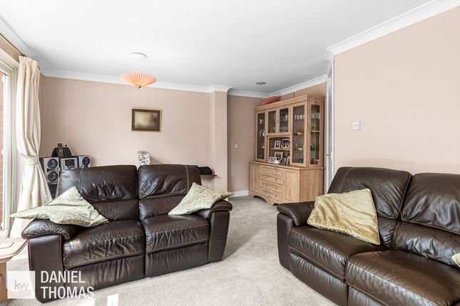 40, Newteswell Drive, Waltham Abbey photo 4