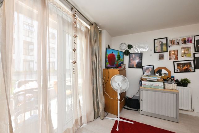 flat 3, Bluebell House, Wych Elm, HARLOW photo 5