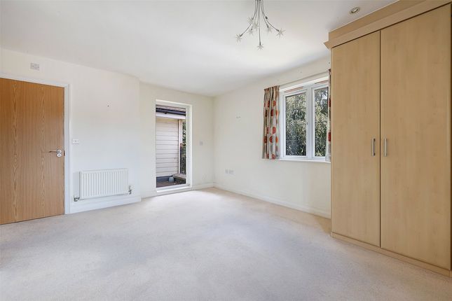 49, Hill View, Surrey photo 4