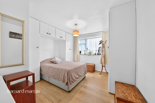 Flat 2, Maxwell House, Palmerston Road, London photo 4