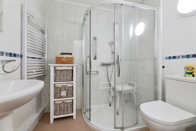 27, New Jubilee Court, Woodford Green photo 4