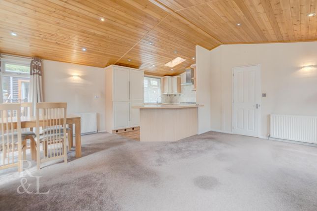 37 Swainswood Luxury Lodges, Park Road, Swadlincote photo 4