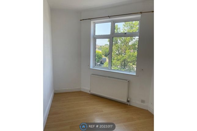 Thumbnail Flat to rent in Central Avenue, West Molsey