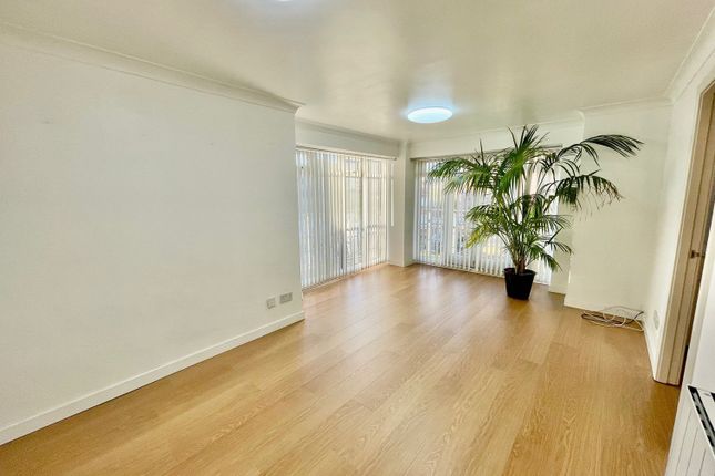 9, Turlow Court, West Yorkshire photo 4