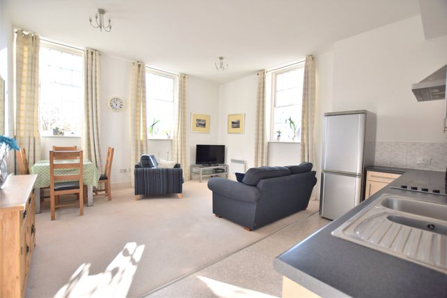 5, The Crescent, Gloucester photo 4