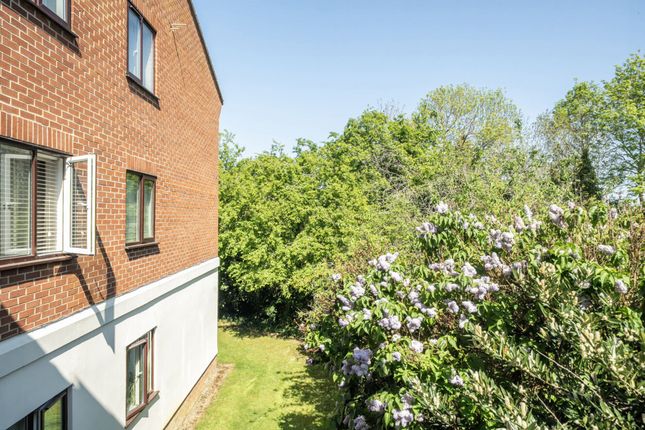 Flat 21, Gainsborough Court Leicester Road, Barnet photo 2