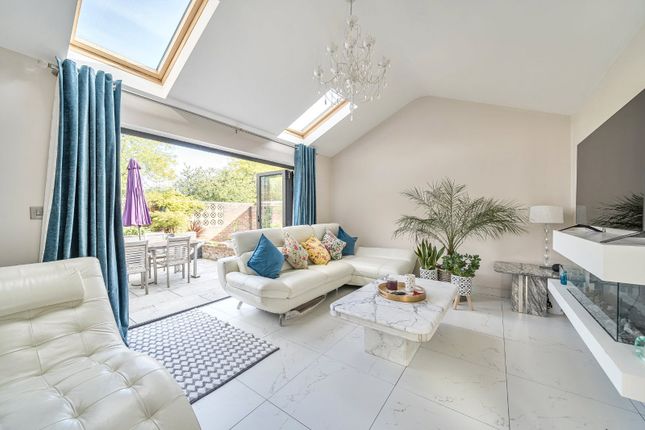 23, Albert Drive, Woking photo 4