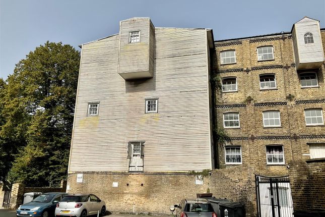 Thumbnail Flat for sale in London Road, Dover