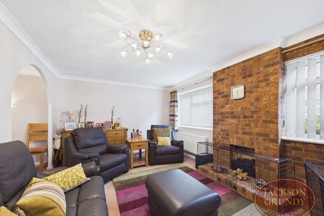 32, Strawberry Hill, Northampton photo 4