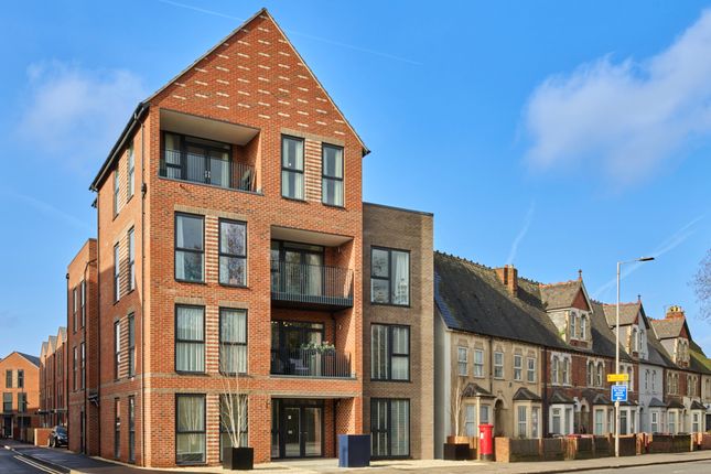 1-bed flat on 10, 97A-117 Caversham Road, Reading, £275,000