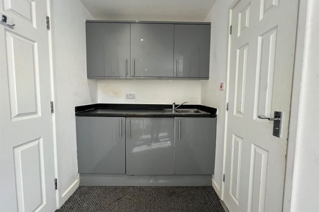 72, Overton Drive, Romford photo 3