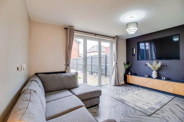 Town house for sale in Little Wood Crescent, Wakefield