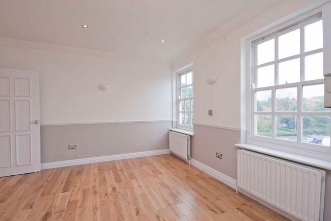 Flat to rent in Charrington House, Cephas Avenue, London