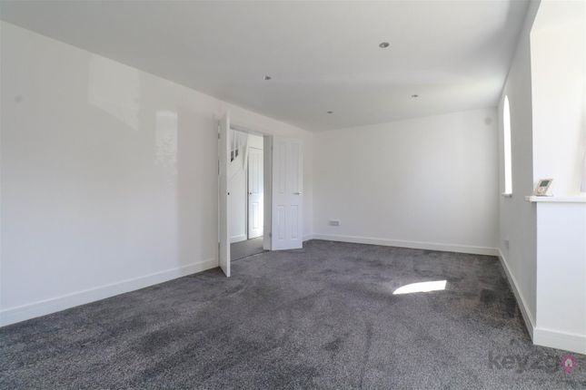 108, Meadow Gate Avenue, Sheffield photo 4