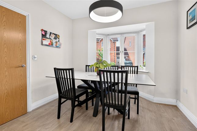 6, Boxwood Grove, Woking photo 4