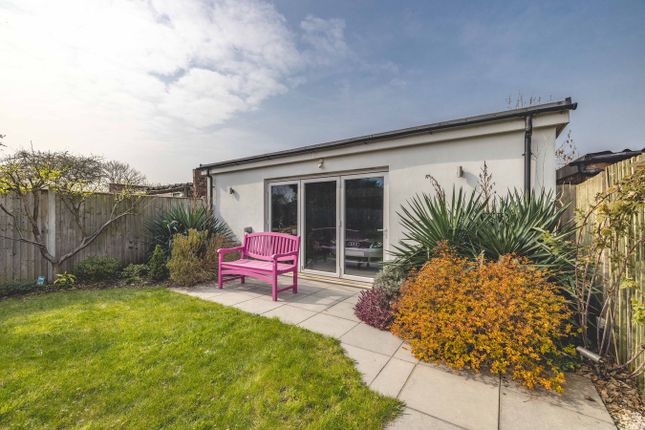 34, Stonecroft Avenue, Iver photo 3