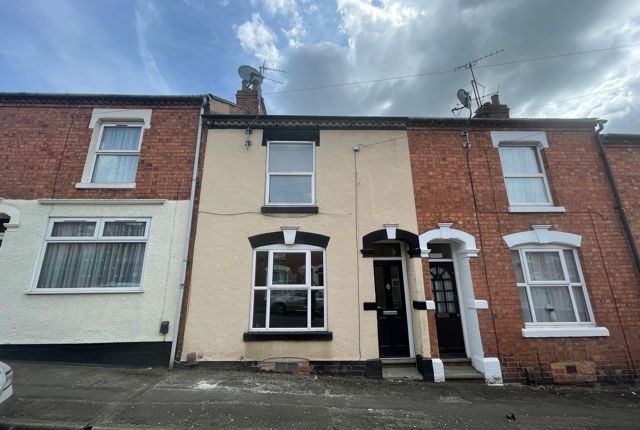2 bed property to rent in Baker Street, Northampton NN2